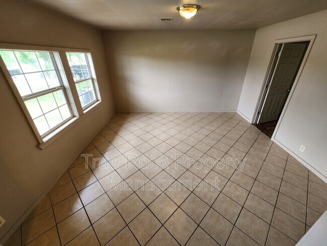 Foto del edificio - 300 S Cash