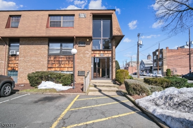 412 Broadway, Passaic, NJ 07055 Room for Rent in Passaic, NJ