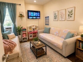 Building Photo - 284 E 39th St