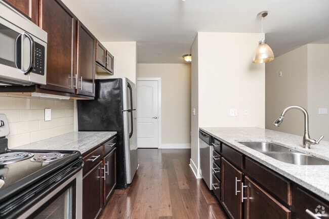 2BR, 2BA - 1,033 SF - The Savile - The Lane