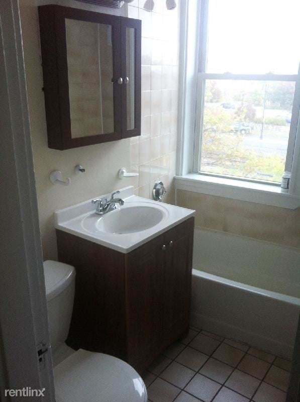 Building Photo - 2 br, 1 bath  - 1645 Commonwealth Ave Apt 12