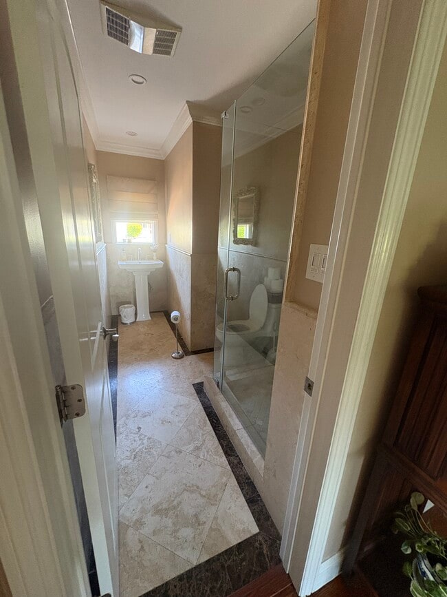 Foto del edificio - 5327 Valley Ridge Ave