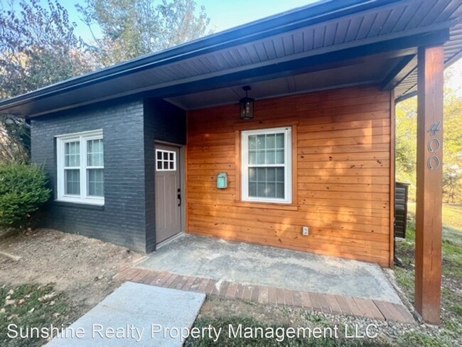 Building Photo - Studio, 1 bath House - 400 W Elm St