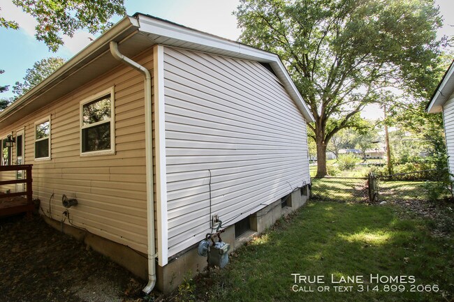Building Photo - 12316 Santa Maria Dr
