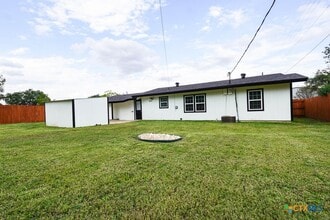 Building Photo - 913 Hander Ln