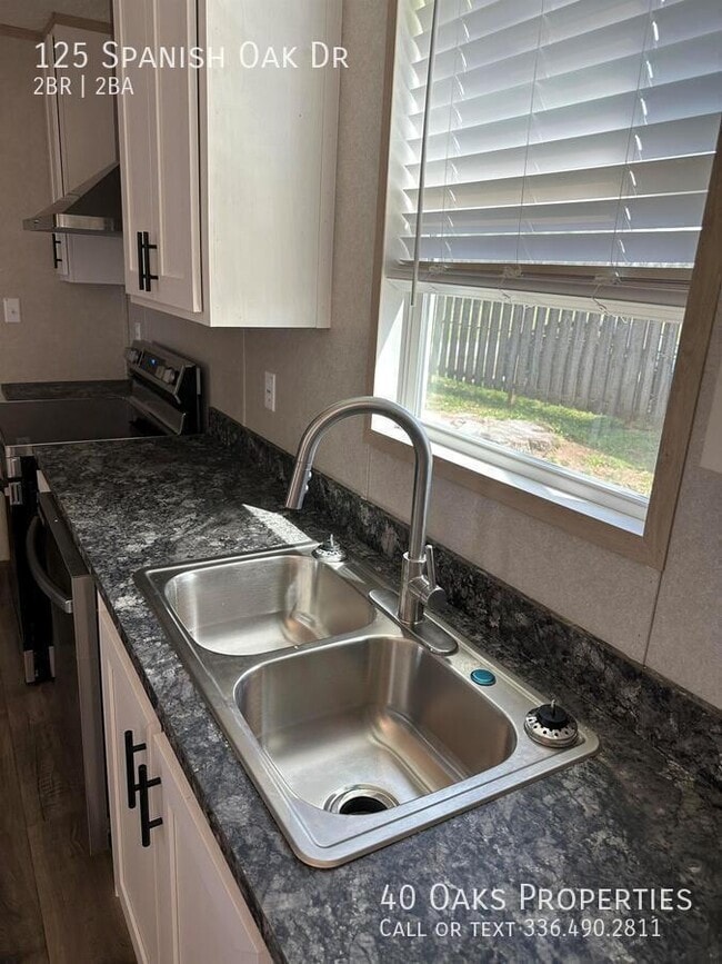 Foto del edificio - 125 Spanish Oak Dr