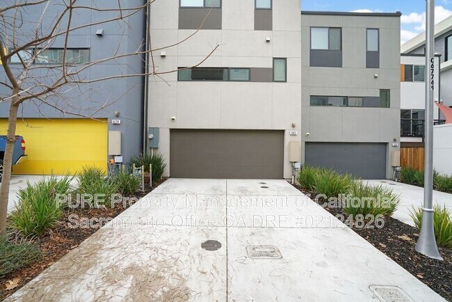 Building Photo - 482 Garden St