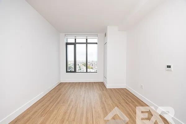 Building Photo - 2230 Cropsey Ave