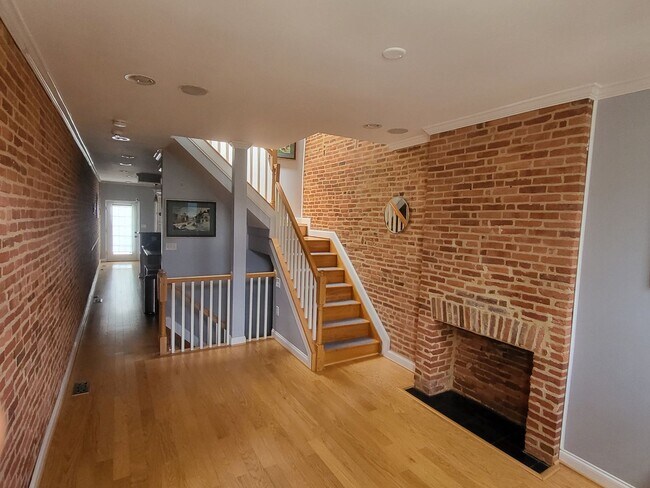 Building Photo - Charming 2Bed/3Bath in Patterson Place