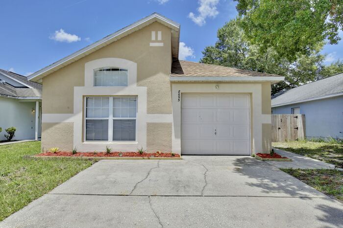 Primary Photo - Beautiful 3/2 Home Recently Remodeled with...