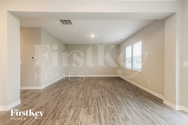 Building Photo - 2416 S Carlota Dr