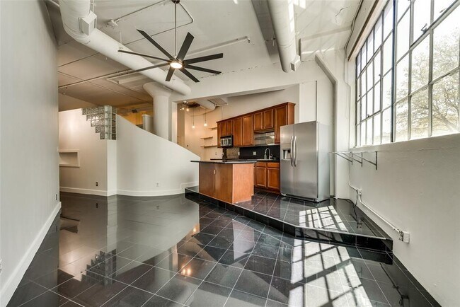 Foto del edificio - 2220 Canton St