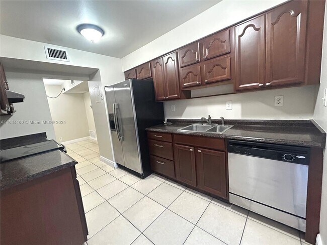 Foto del edificio - 2700 Riverside Dr