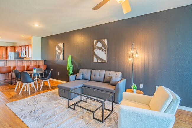 Building Photo - 1275 E University Dr