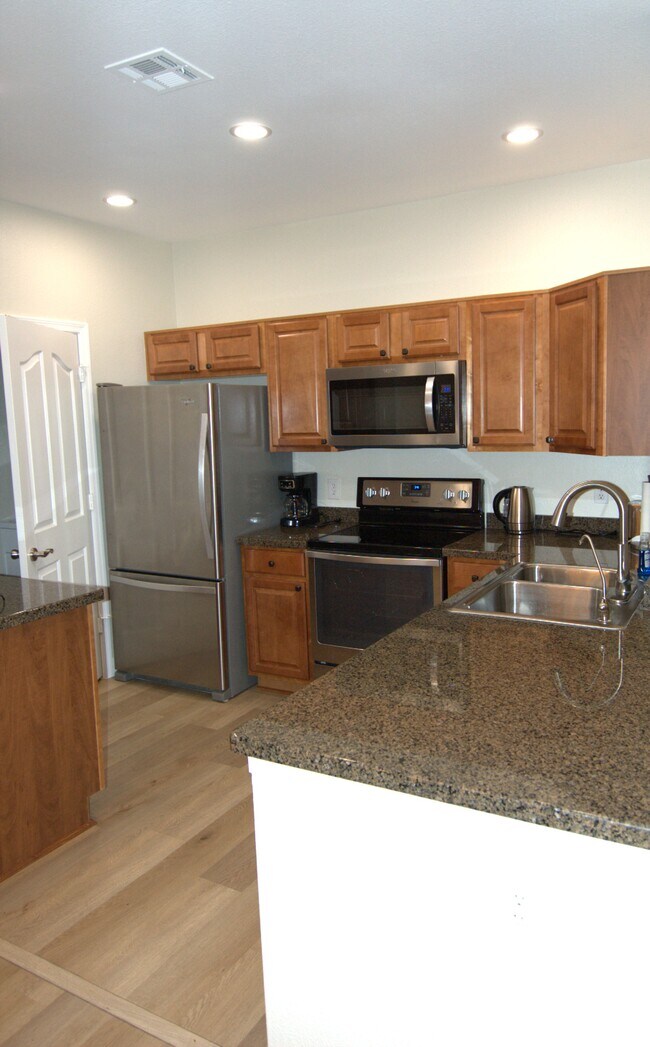 KITCHENETTE - 16013 S Desert Foothills Pky
