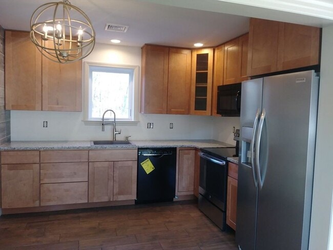 Kitchen - 150 Franklin Rd