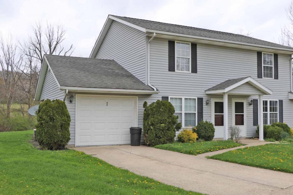 Primary Photo - 32 Brook Run Ct