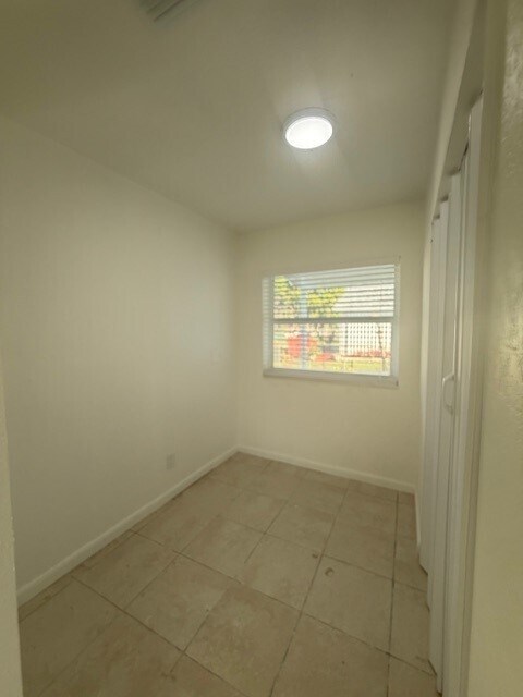 Building Photo - 810 SW 5th Ave