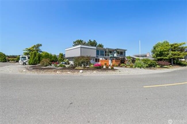 Building Photo - Gorgeous 5 Bedroom Home with Bayview - Bir...