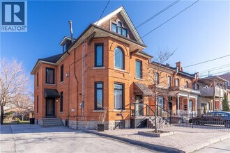Building Photo - 107 Catharine St S