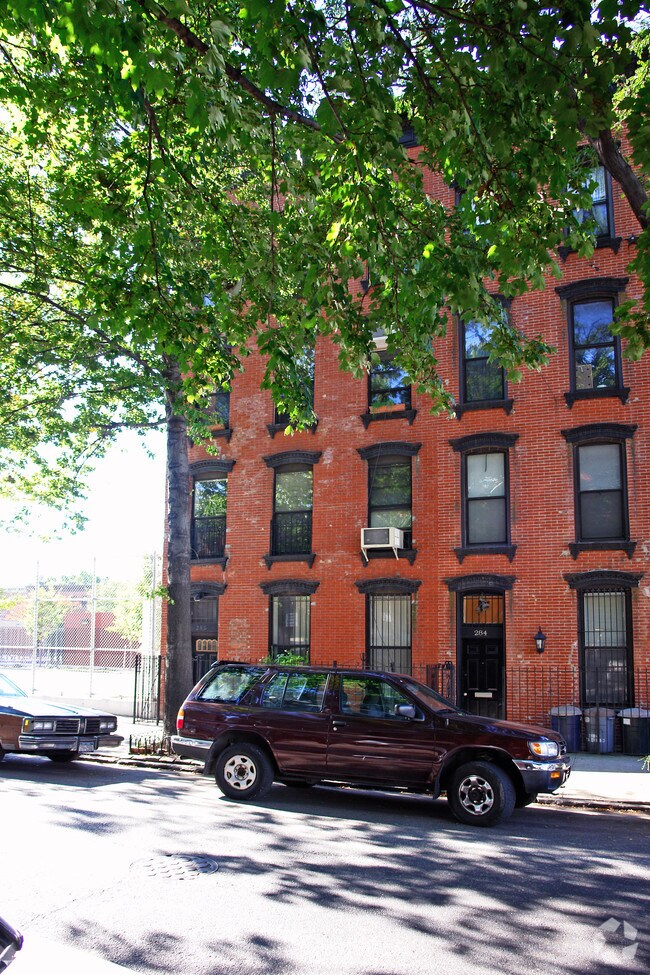 Building Photo - 286 Pacific St