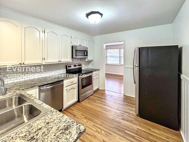 Building Photo - 115 Newport Dr