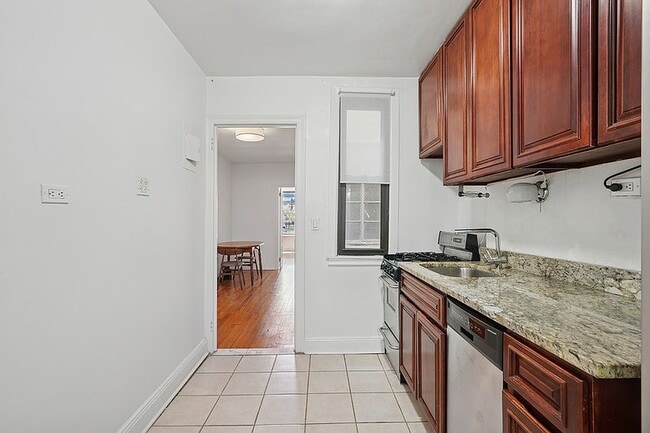 Building Photo - 205 E 88th St
