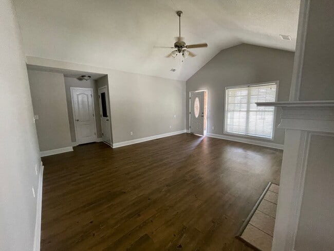 Building Photo - 117 Amber Dr