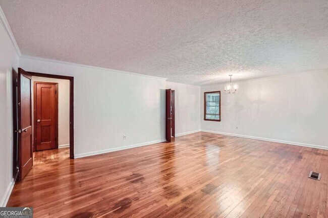 Foto del edificio - 643 Ferris St SW