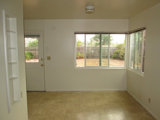 Building Photo - 156 Ramona Dr