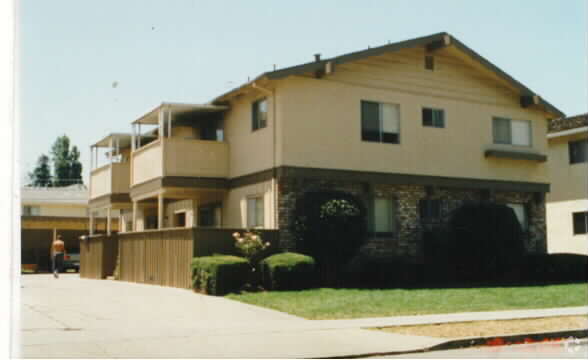 Building Photo - 419-519 Northlake Dr