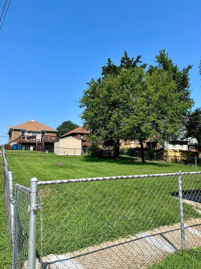 Foto del edificio - Beautiful Rent Ready 2 Bed 1 Bath Home!