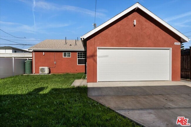 Foto del edificio - 2207 W 20th St