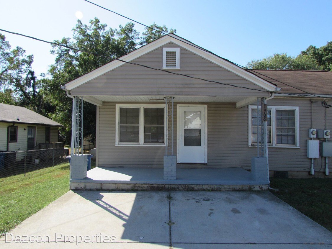 1906 Gay St, Statesville, NC 28625 Room for Rent in Statesville, NC
