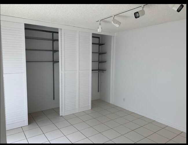 Building Photo - 1902 Presidential Way, Unit 1-E