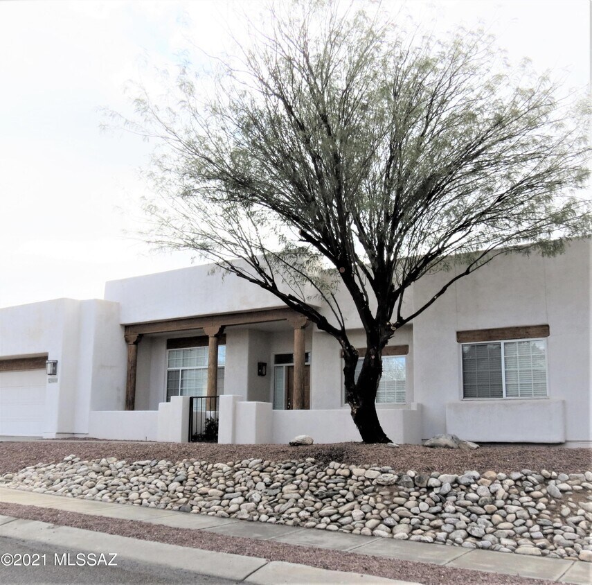 Primary Photo - 6690 N Shadow Run Dr