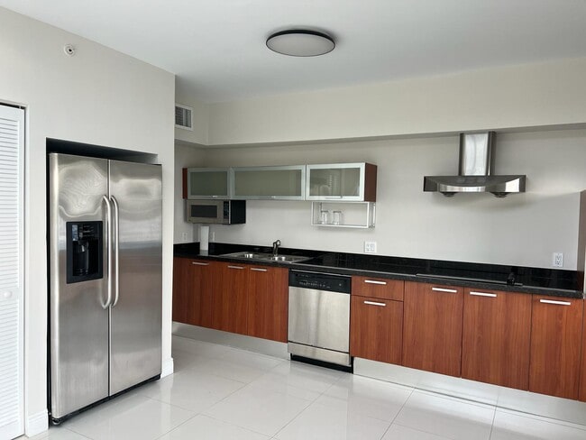 Building Photo - 1650 Brickell Ave