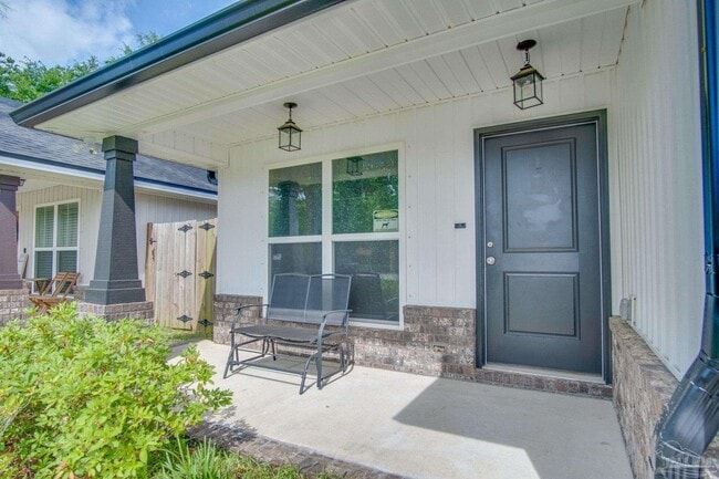 Building Photo - 8626 Walnut Ave