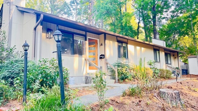 Building Photo - 2 bed 1 bath Carrboro duplex Newly renovated