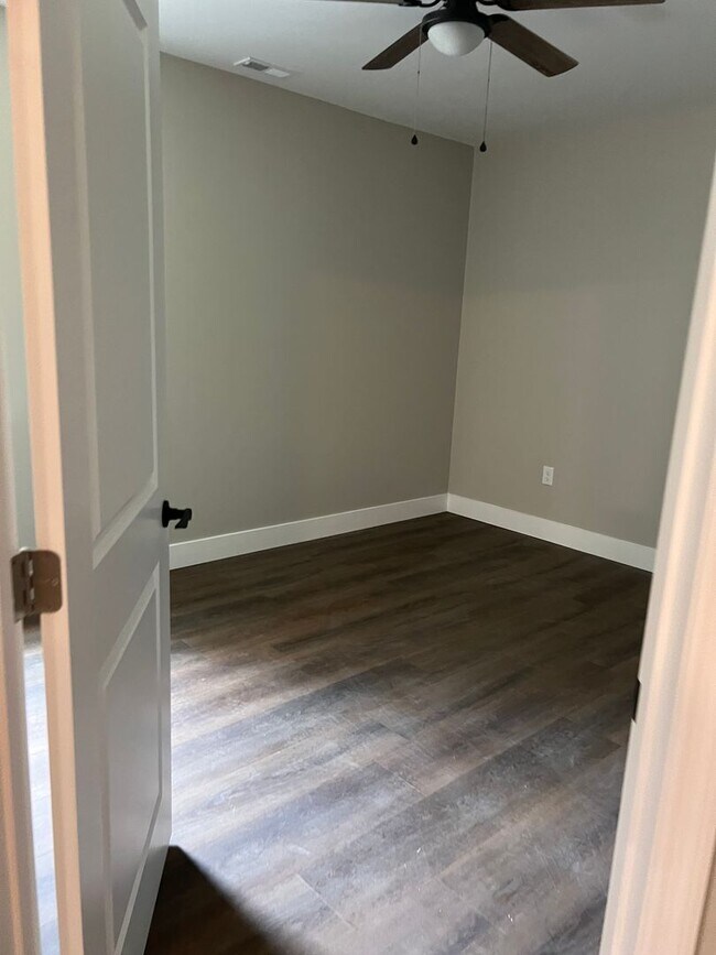 Foto del edificio - 1 Bedroom/1.5 Bath Newly Renovated Apartments For Lease