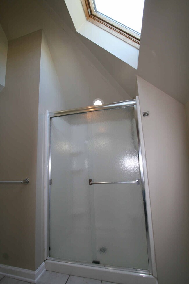 Foto del edificio - 1357 Riverside Dr