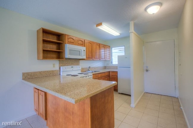 Building Photo - 1365 Kalanianaole Ave