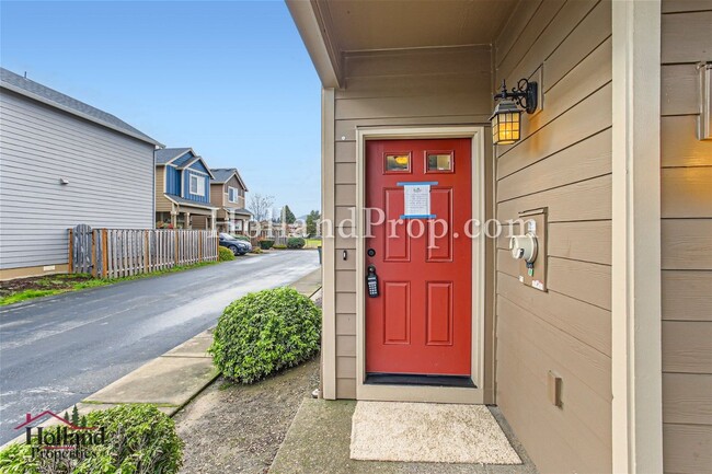 Building Photo - Great home is Forest Grove with new paint ...