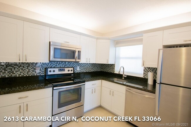 Building Photo - 2613 Carambola Cir N