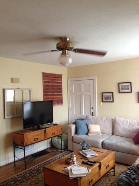 Foto del edificio - UT PRE-LEASE: Charming 4 bed / 2 bath Home...