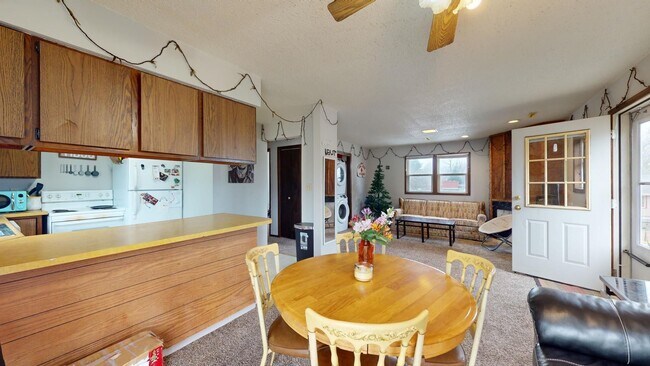 Foto del edificio - 3 bed duplex on Ontario