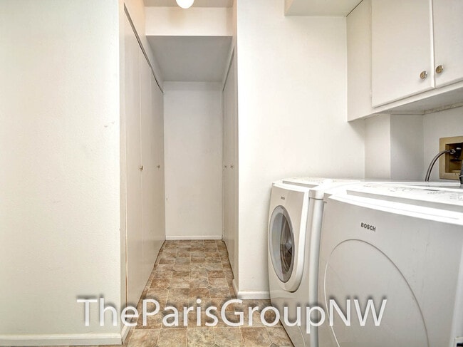 Building Photo - Beautiful 1622sf Kirkland Townhome