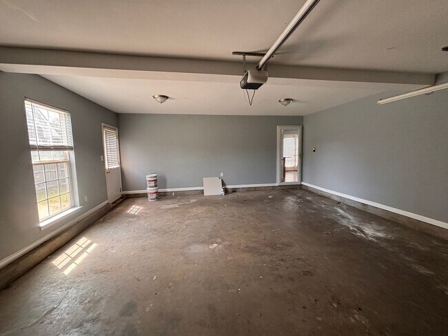 Foto del edificio - 5 Bedrooms- 3 Bathroom- House in West Rome!