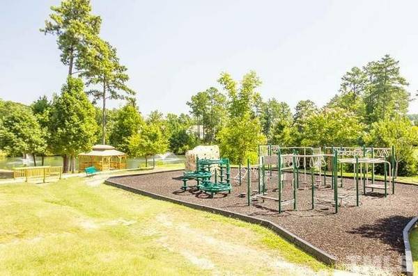 Building Photo - 404 Walnut Woods Dr