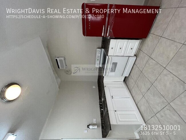 Building Photo - Updated Studio home in St Pete!